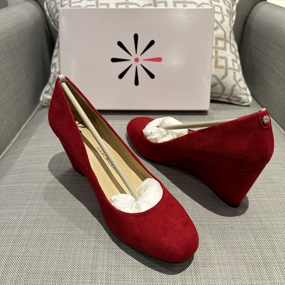 *HOST PICK* New ladies red suede wedge heel shoes. Never worn - Picture 5 of 12